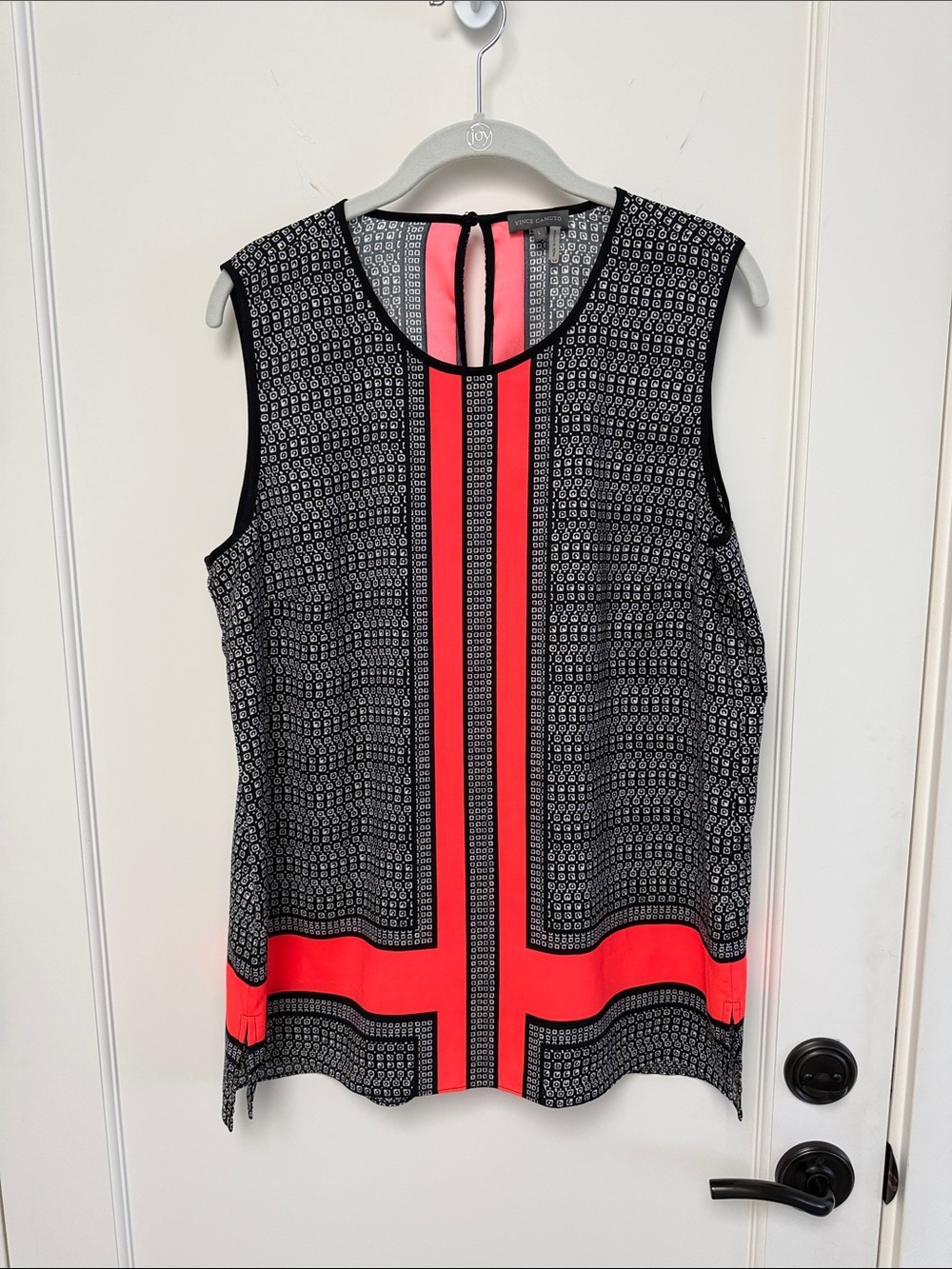 Vince Camuto black and coral printed sleeveless top L